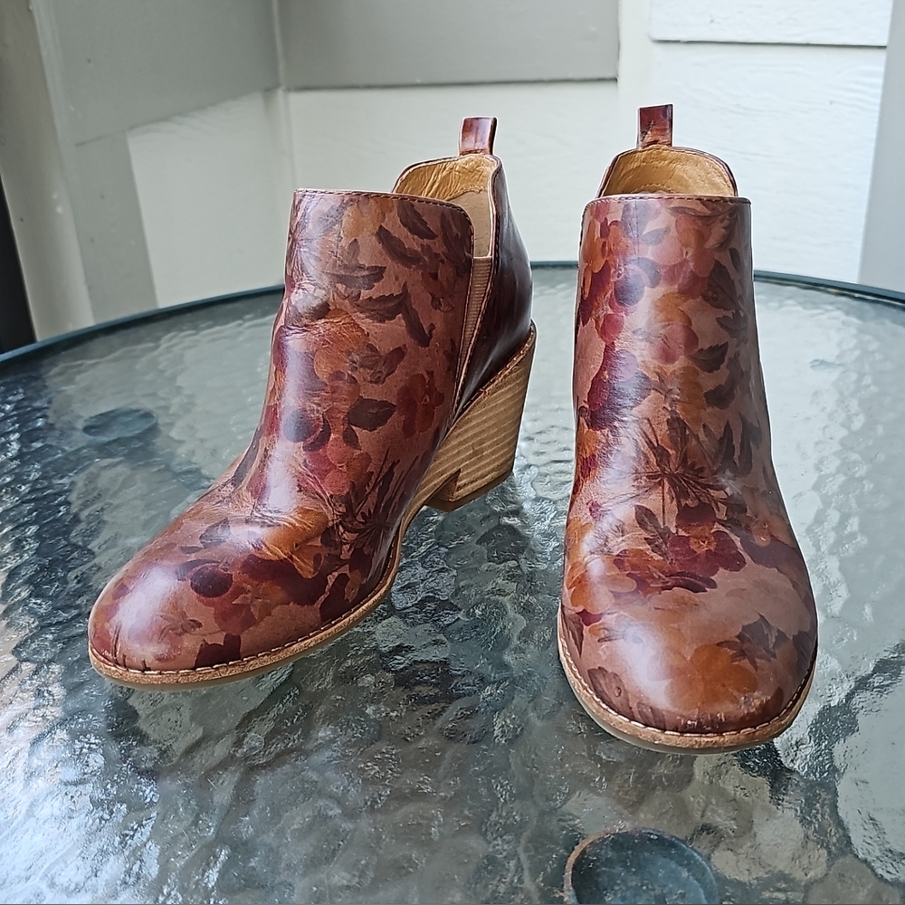 NWT SOFFT AISLEY BROWN FLORAL LEATHER BOOTS Sz 8.5 New - Picture 3 of 8